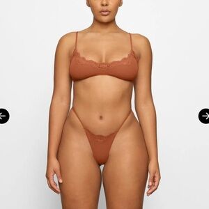 SKIMS FITS EVERYBODY LACE SCOOP BRALETTE LIMITED EDITION: BRONZE SMALL